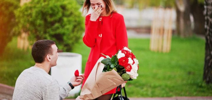 Что подарить девушке на помолвку