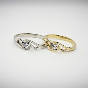 Что подарить девушке на помолвку