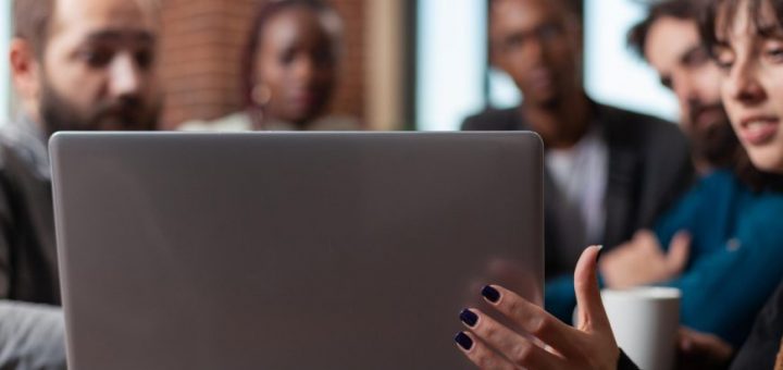 Торговля "с рук" или платформа? Где безопаснее продать аккаунт Riot Games